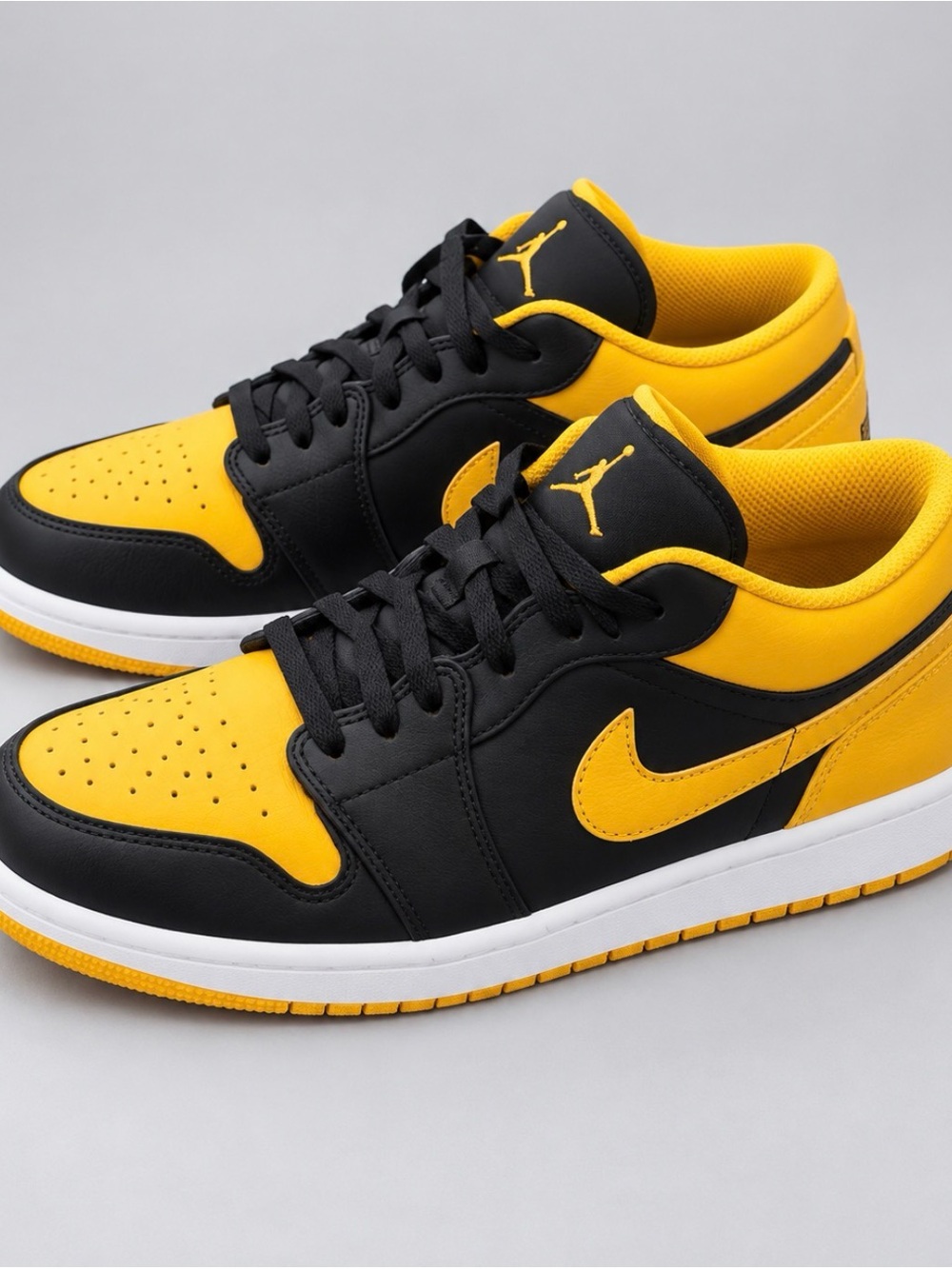 Like new Jordan Low-Top Sneakers in Black & Yellow size 9 come with yellow laces